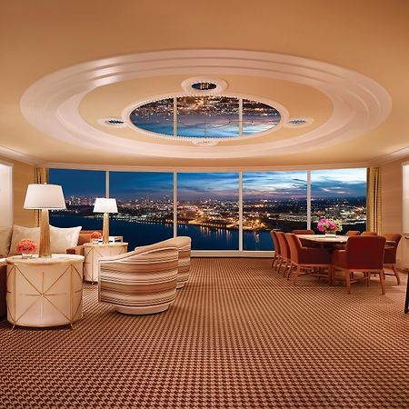 Encore Boston Harbor Everett Εξωτερικό φωτογραφία The interior of a suite at Wynn