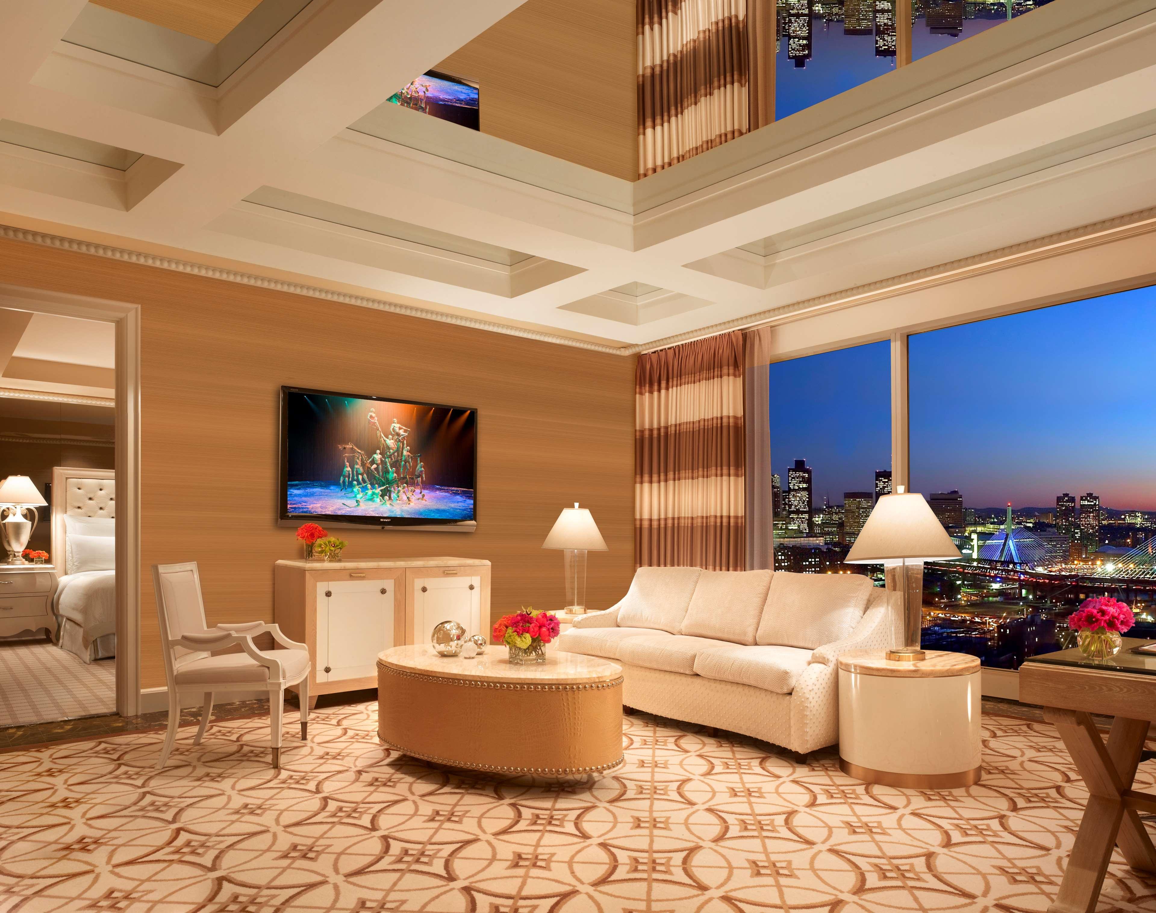 Encore Boston Harbor Everett Εξωτερικό φωτογραφία A living room in a suite at Encore