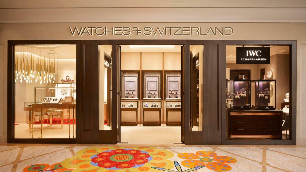 Encore Boston Harbor Everett Εξωτερικό φωτογραφία The Watches of Switzerland store at The Landmark, Hong Kong